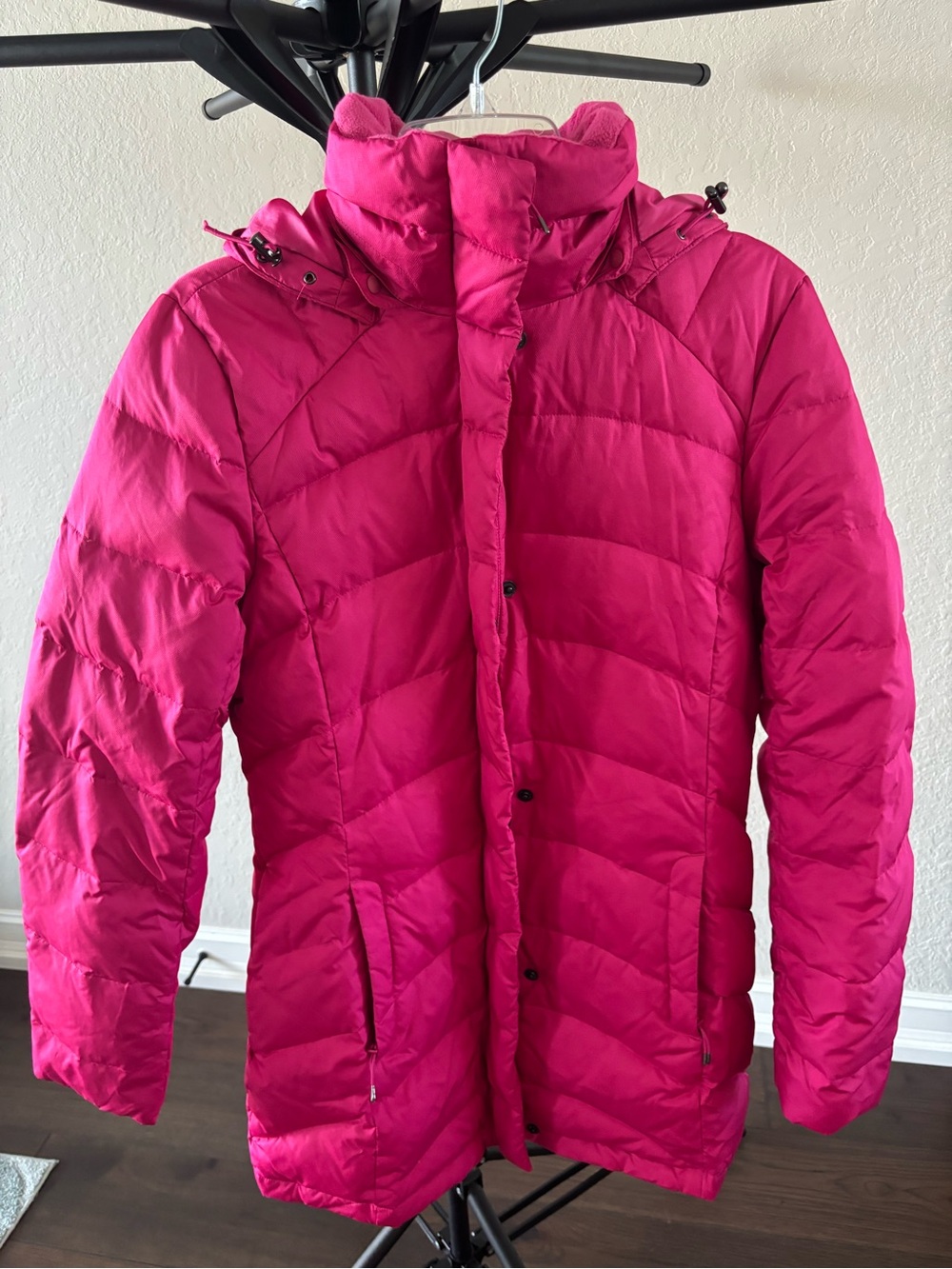 Lands' End Women’s Bright Pink (Fuschia) Hooded Puffer Jacket